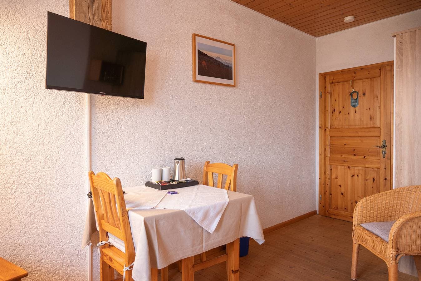 Foto 13 von 13: Gästehaus Kaltenbach - Doppelzimmer mit Dusche und Wc