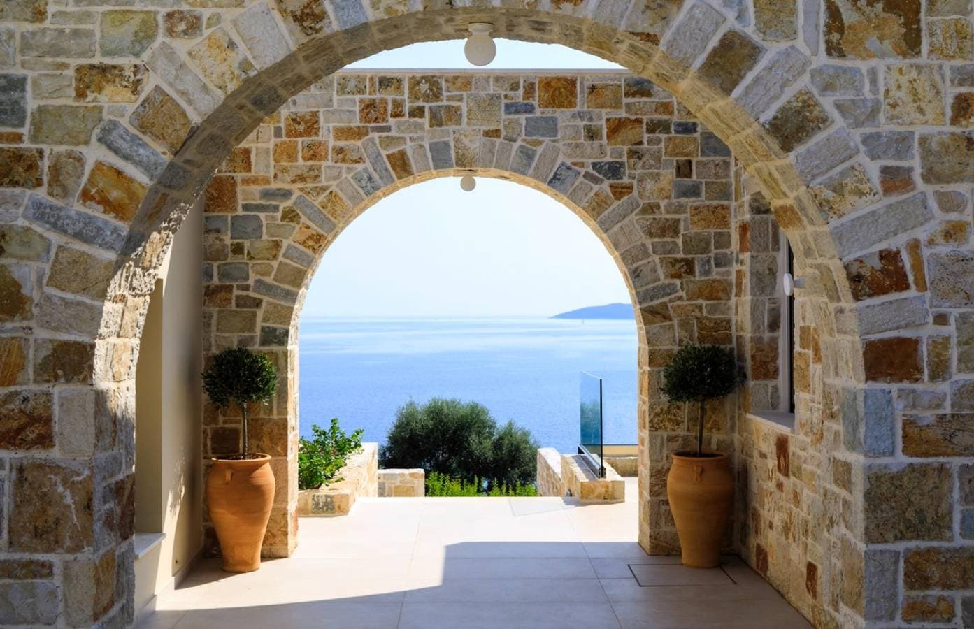 Foto 6 von 32: Elegant Contemporary Villa with Mesmerising Ionian Views and Sea Access