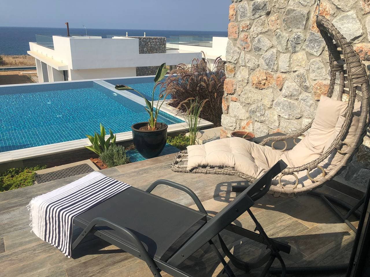 Foto 3 von 16: Oase am Meer mit privatem Pool und atemberaubender Aussicht