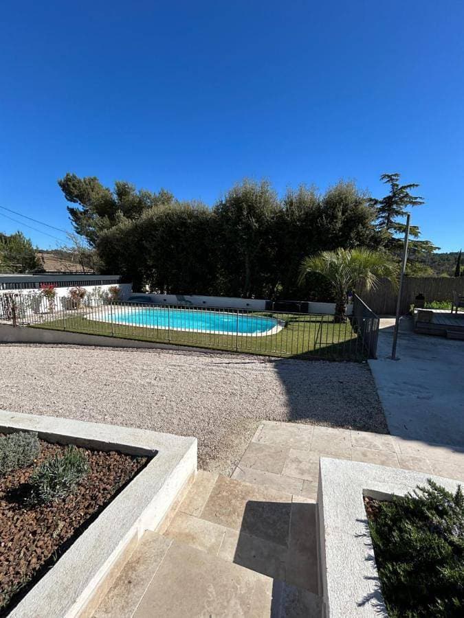 T2 60 m2 vue dégagée dans maison individuelle avec piscine 1