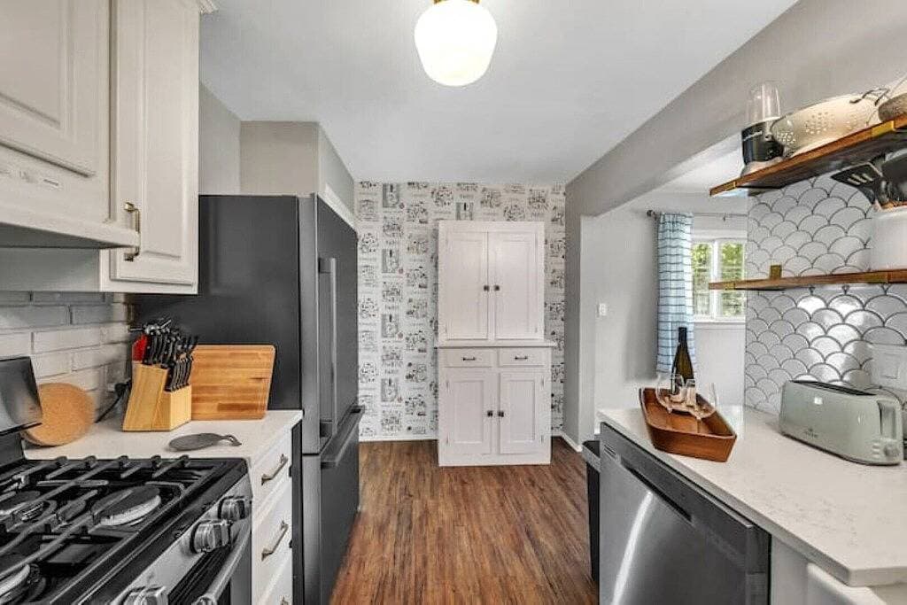 Foto 11 von 29: The Woven Oak - Gorgeous & Cozy Cottage with Game Room, Bar & 2 Full Baths