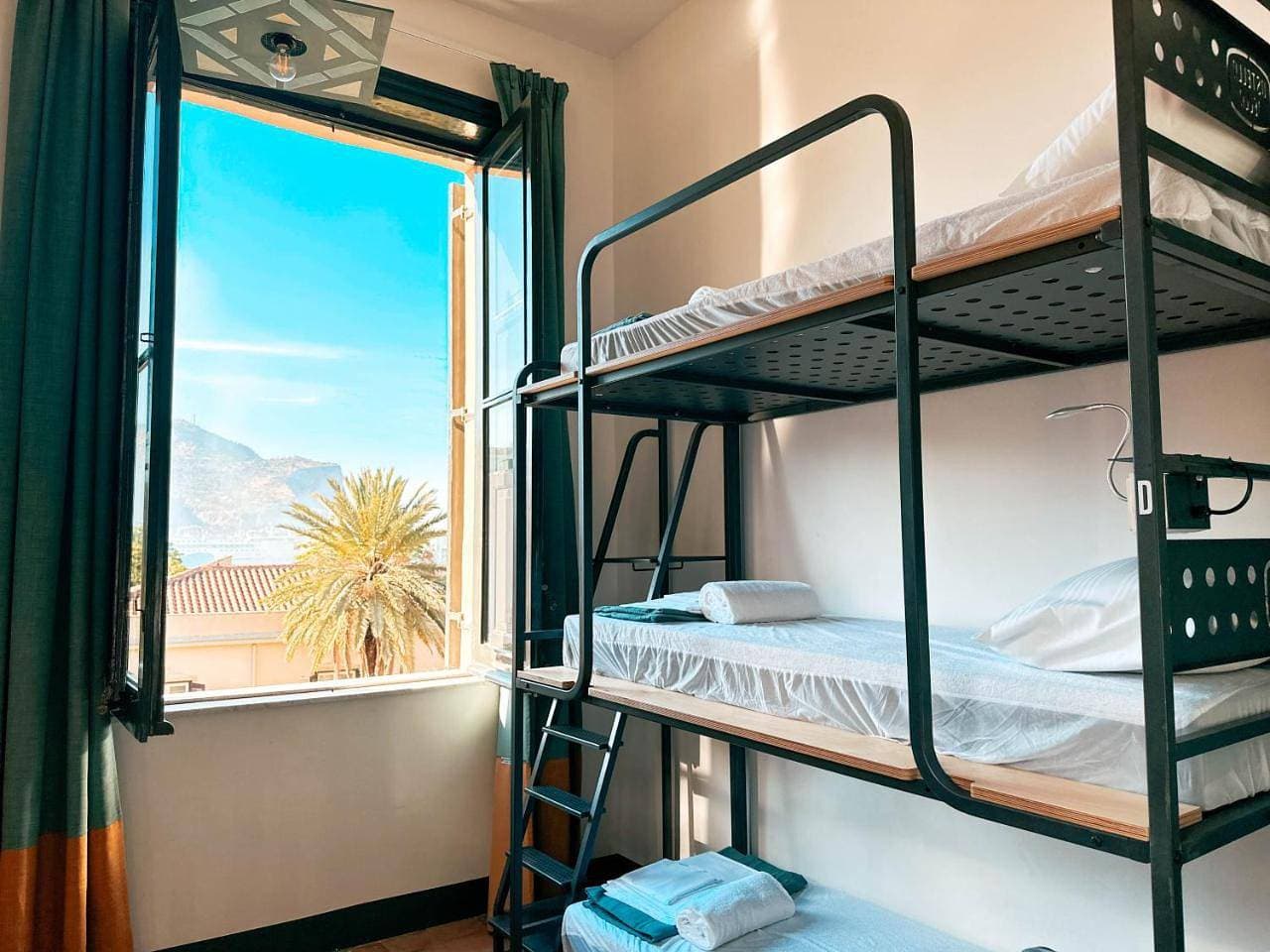 Foto 9 von 9: Mixed Dormitory Room
