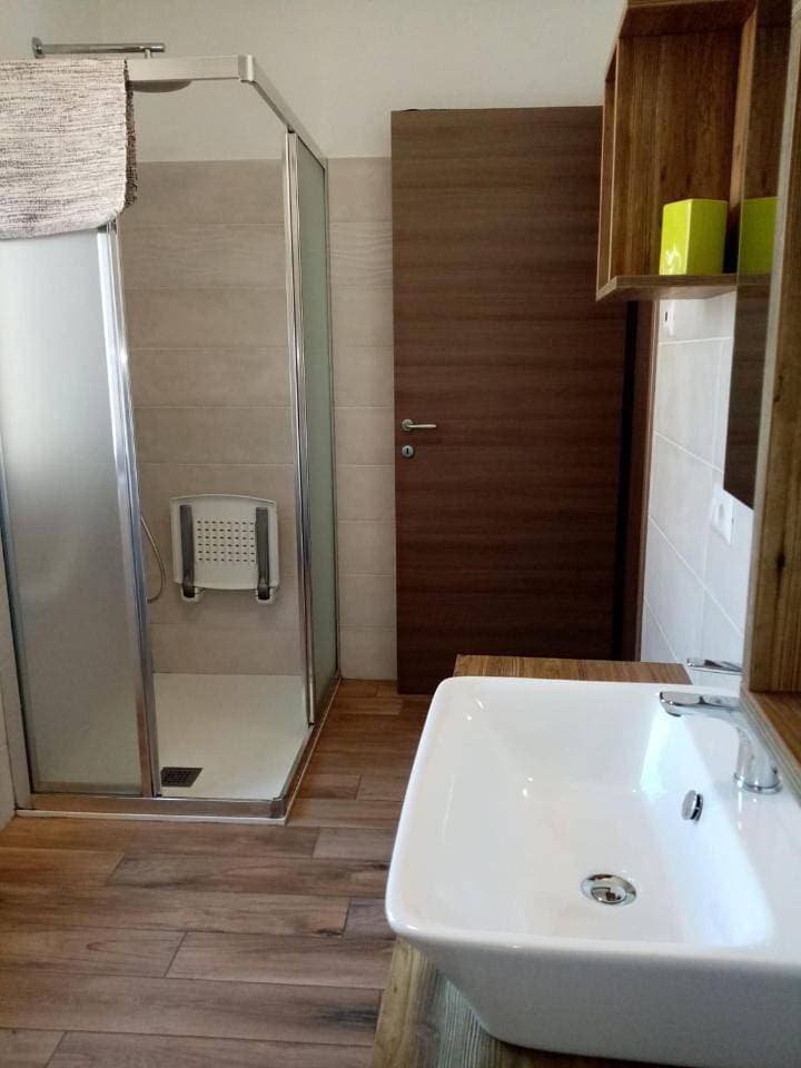 Foto 10 von 19: Two-Bedroom Apartment