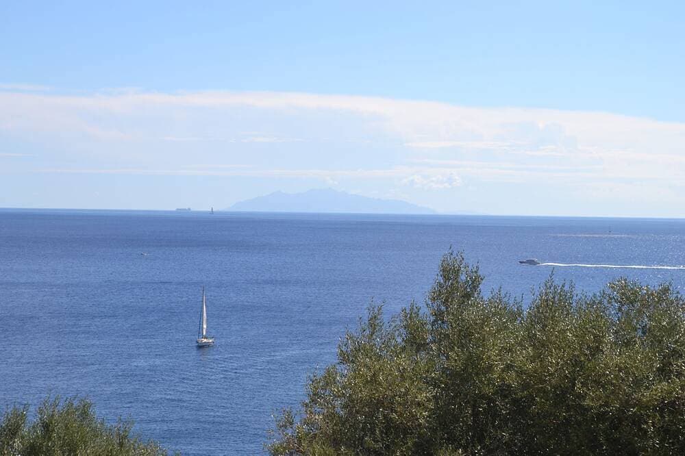 Ruhige Villa, wundervolle Aussicht, 5 Min. zu Fuß zum Strand und den Geschäften 1