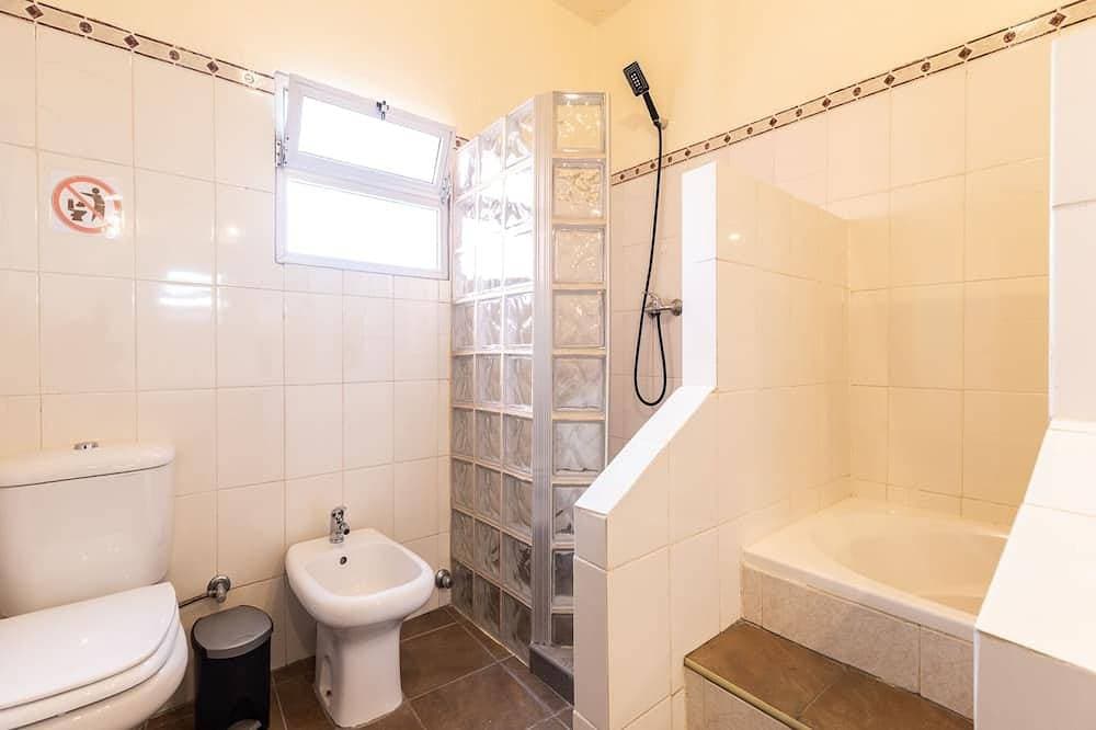 Foto 8 von 30: Bartsia Pink Villa, Schwimmbad, Garten, Terrasse, Parkplatz, Wifi!Neu!