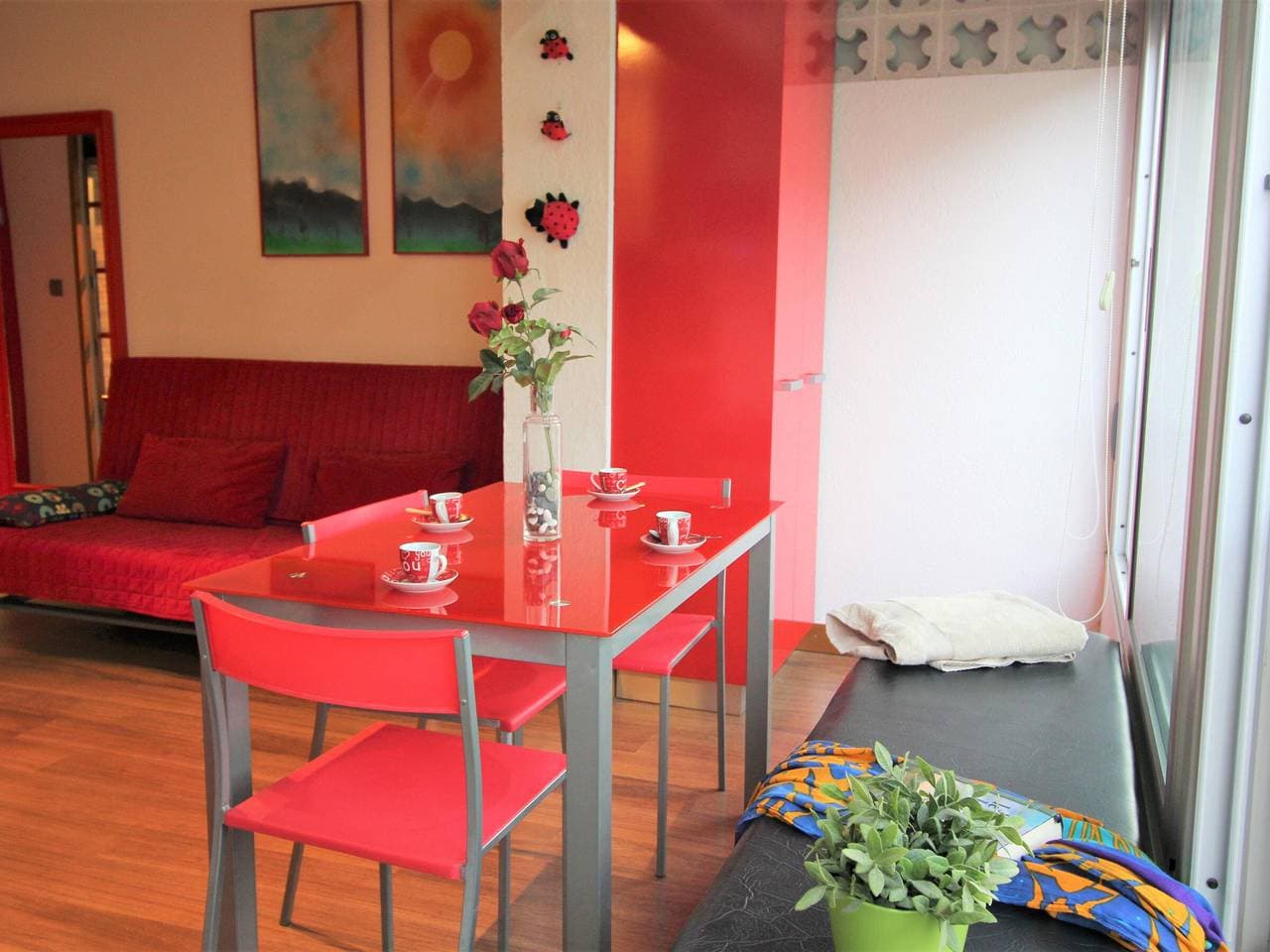 Foto 3 von 24: Gemütliches Studio, neu renoviert, 200m zum Strand, mit privatem Parkplatz und Klimaanlage.