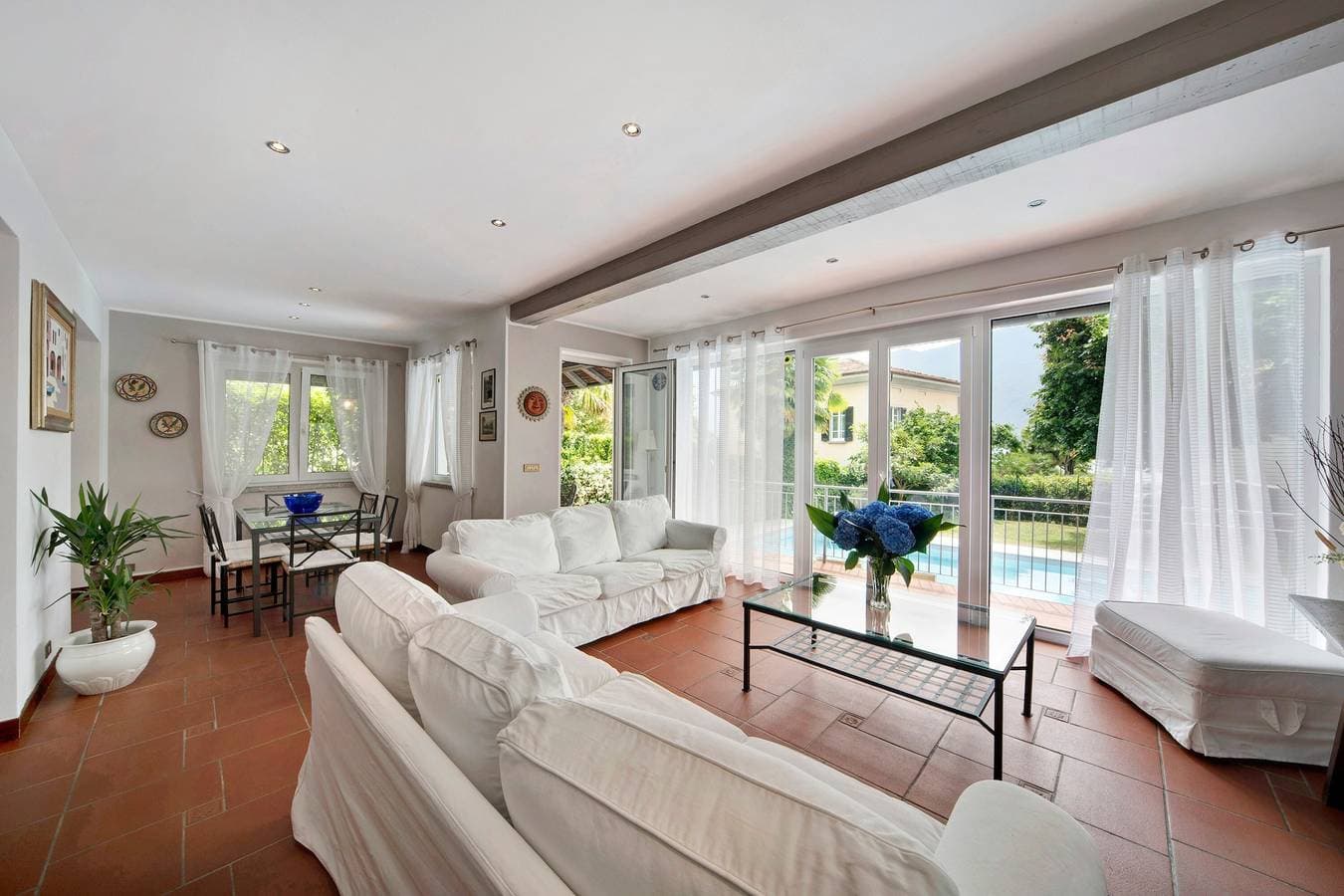 Foto 3 von 29: Haustierfreundliche Villa “Luxury Country House Domaso” mit Pool und Seeblick