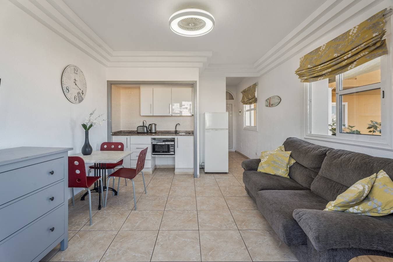 Foto 4 von 27: Ferienwohnung 'Orlando' mit Meerblick, Gemeinschaftspool und WLAN
