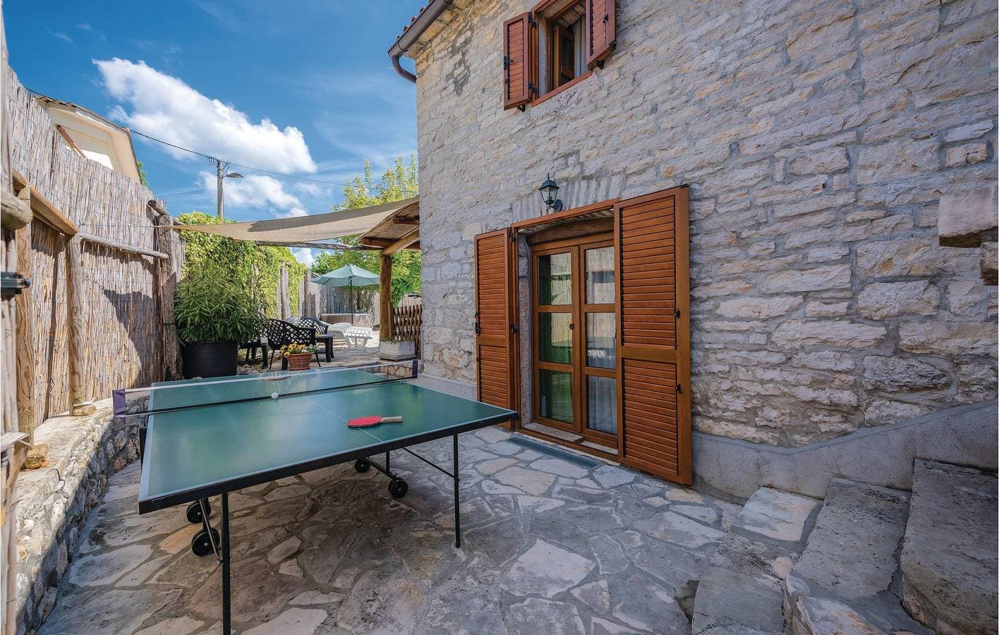 Foto 13 von 49: Geräumige Ferienwohnung mit Pool und Terrasse in der Nähe des Restaurants „Pazin Zapad“