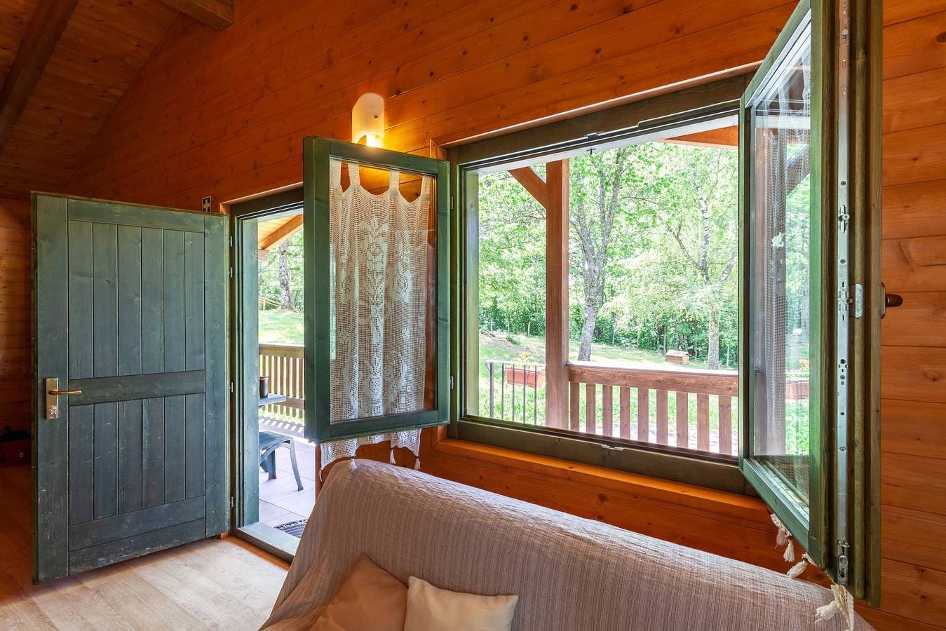 Foto 5 von 29: Chalet Anemone – Villaggio Anemone mit Bergblick und Terrasse