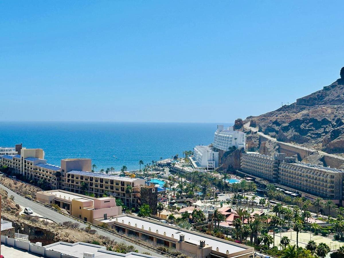 Apartment with views of sea and mountains 1
