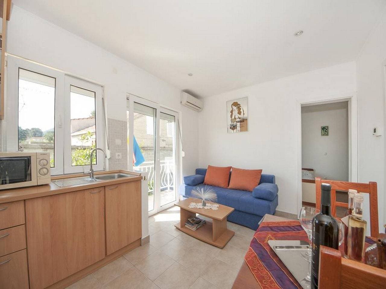 Bertie's Lodge - Comfort One Bedroom Apartment with Balcony and Sea View(A3) 1