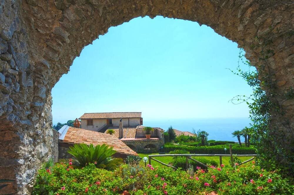 Foto 4 von 30: Charmante Villa, privater Pool, großer Garten in der Nähe von Ravello, Parkplatz auf Anfrage