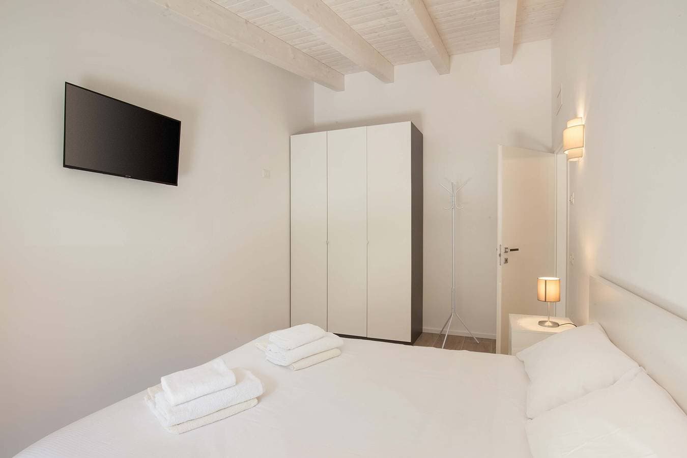 Foto 8 von 18: Pèler Apartment: Modernes Design, Traumhafte Aussicht und Komfort in Brenzone