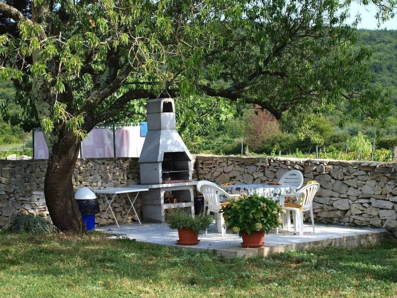 Foto 10 von 24: Charmantes Ferienhaus in Bartići mit Terrasse