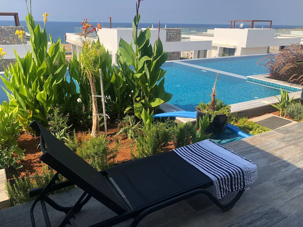 Foto 12 von 16: Oase am Meer mit privatem Pool und atemberaubender Aussicht
