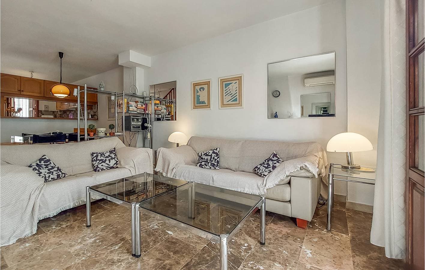 Foto 4 von 19: Appartement am Strand mit Klimaanlage, Parkplatz, Terrasse und Pool