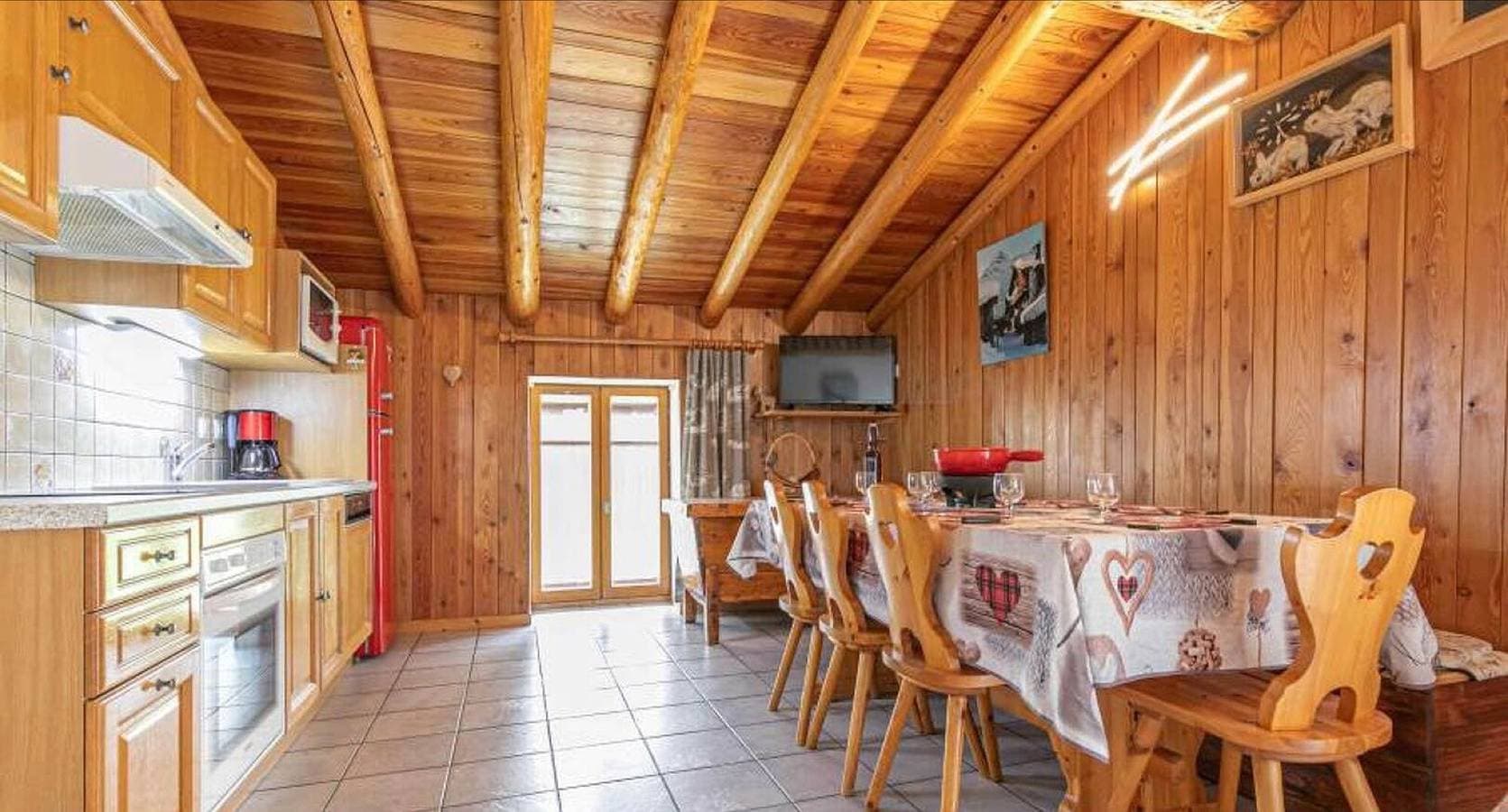 Foto 2 von 21: Chalet „Vernès Le Chamois“ mit Bergblick, Gemeinschaftsgarten und WLAN