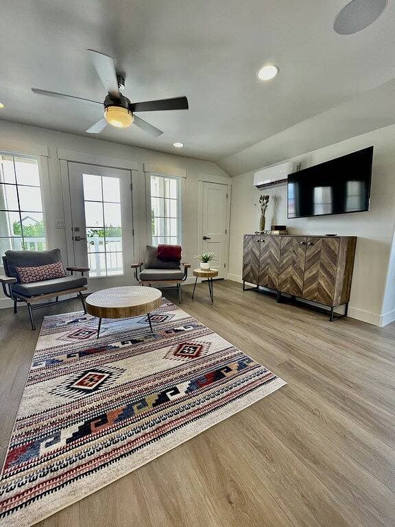 Foto 6 von 48: Casita Retreat Apt: full kitchen, Sleeps 2, near Sand Hollow, Zions, & St George