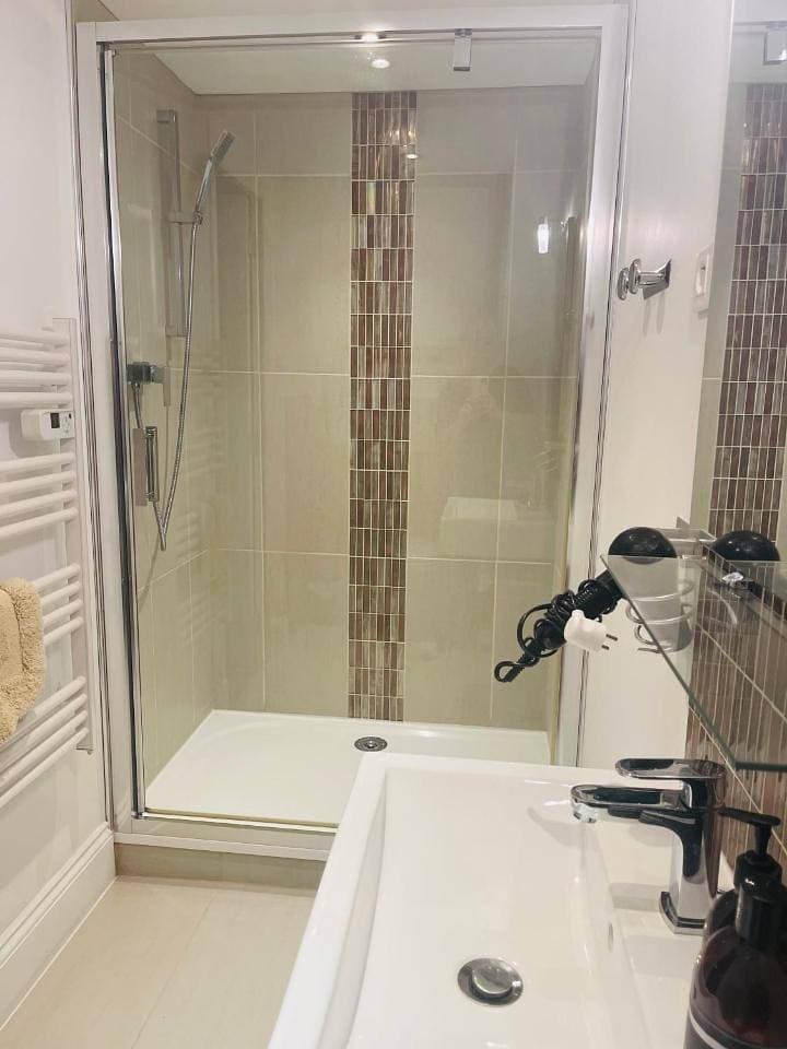 Foto 7 von 7: Double Room with Private Bathroom