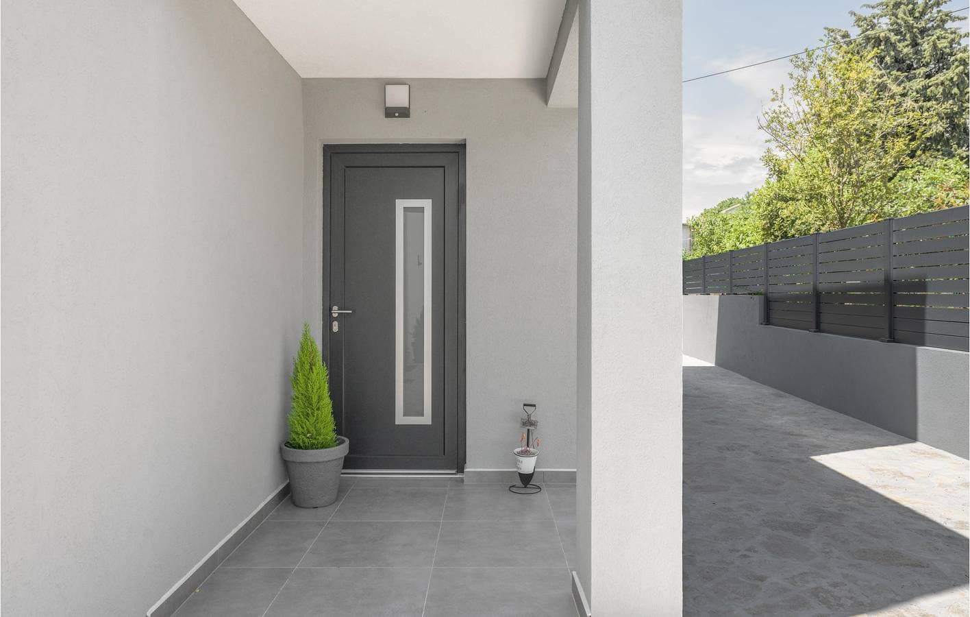 Foto 8 von 22: Gemütliche 2-Zimmer-Wohnung mit Pool und Terrasse in der Nähe des Stadtzentrums