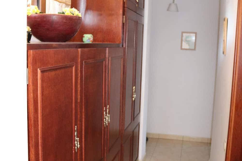 Foto 13 von 30: Eine Qualität nicht komplexe private Wohnung mit beheiztem Pool und offenen Ansichten