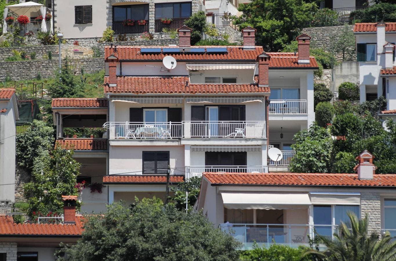 Foto 3 von 24: 1-Zimmer-Ferienwohnung mit Terrasse und Meerblick Rabac, Labin -c