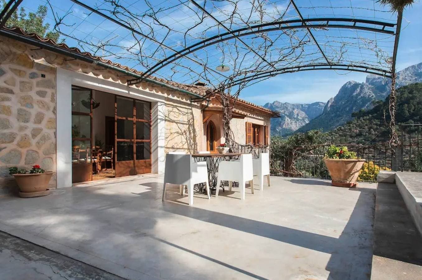 Foto 9 von 43: Ferienhaus Can Garí mit Bergblick, Pool, Terrassen und WLAN