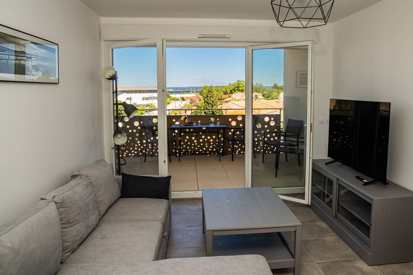 Foto 5 von 23: Sète, Confortable T2 avec terrasse, parking & vue