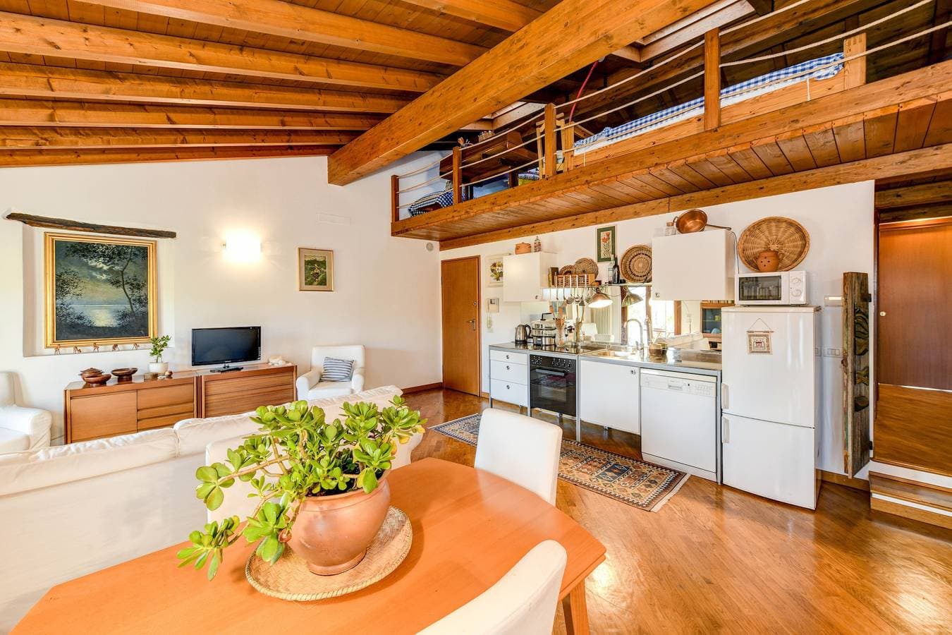 Foto 10 von 23: Ferienwohnung 'Mansarde im Zentrum von Salò' mit Balkon, WLAN und Klimaanlage