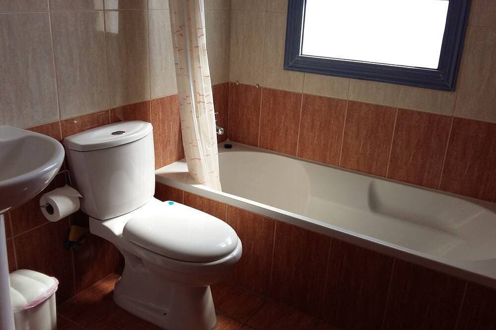 Foto 4 von 30: Moderne 2-Bett-Wohnung mit WiFi in der Universal Area von Paphos entfernt