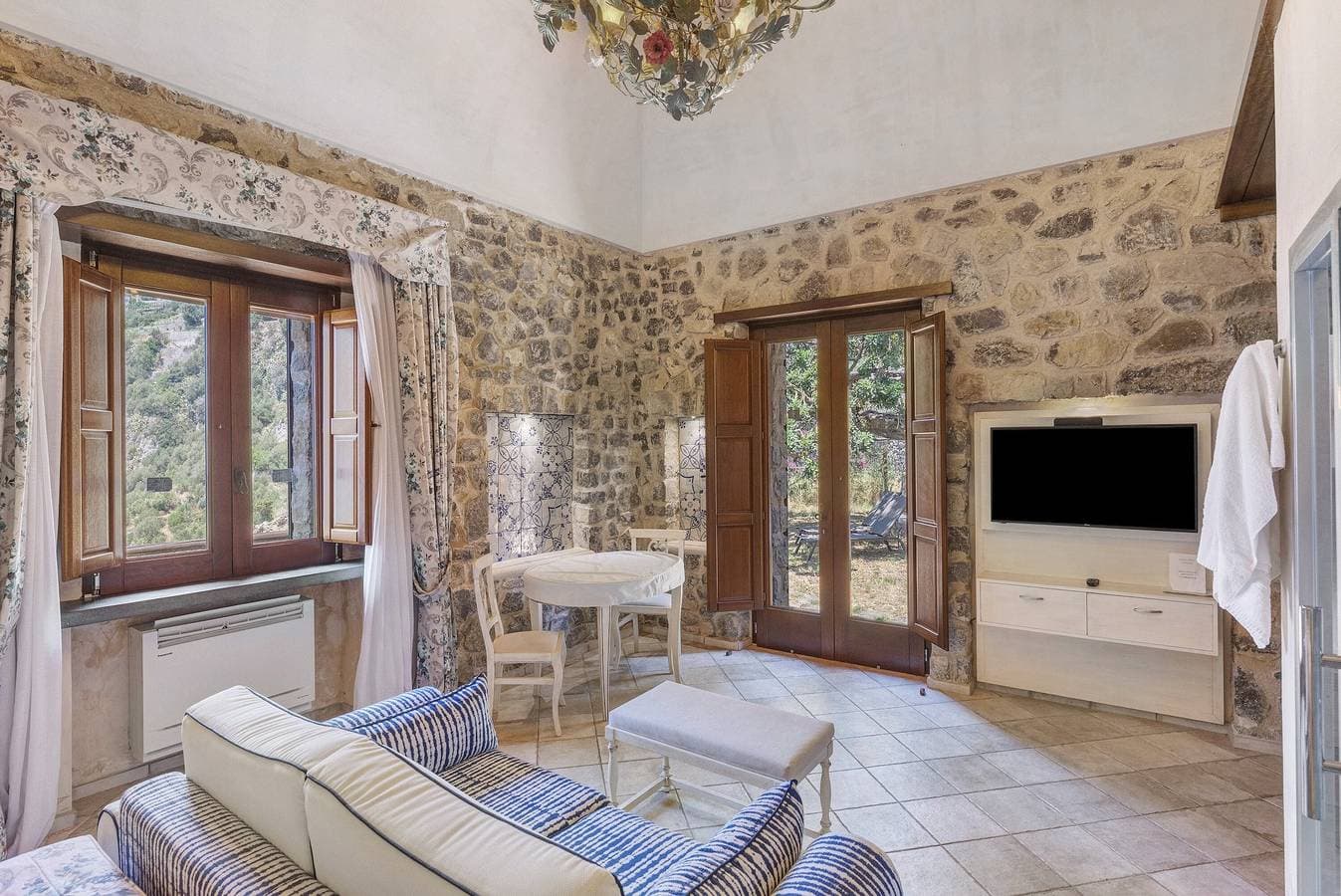 Foto 12 von 24: Ferienhaus 'Romantico Casale Di Lusso Con Spa' mit Meerblick, Wi-Fi und Klimaanlage