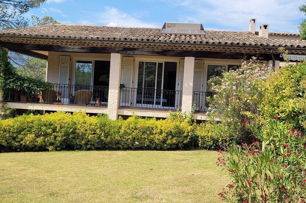 Foto 11 von 30: A Villa With Air Conditioning And A Private Pool In A Quiet Setting