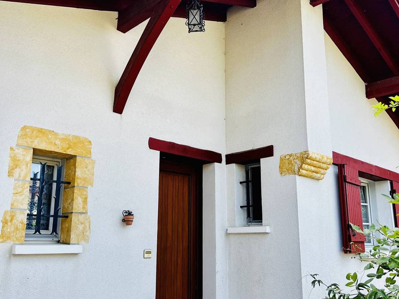 Baskisches Haus in Espelette, 3 Zimmer, 5+2 Pers, Haustiere erlaubt, Internet 1