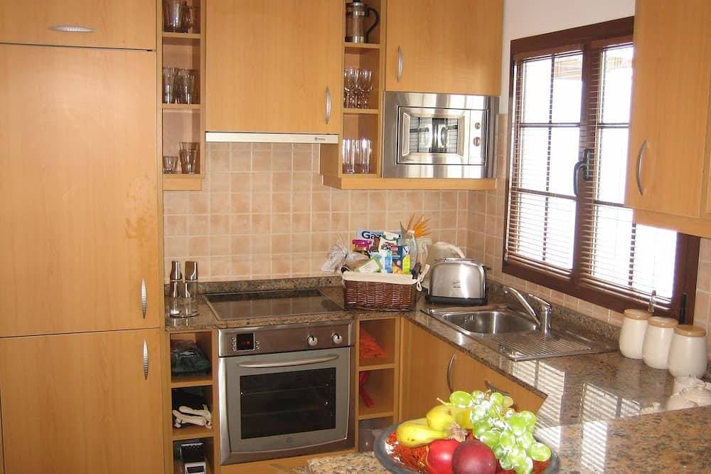 Foto 10 von 16: Villa mit zwei Schlafzimmern, mit privatem beheiztem Pool, Wifi, Parque Del Rey Playa Blanca