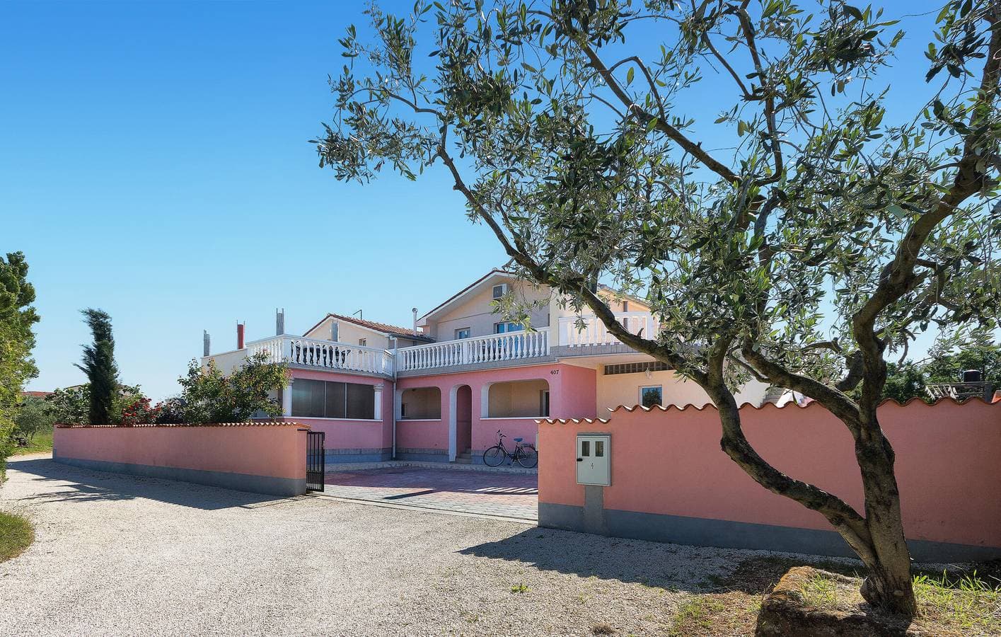 Foto 2 von 18: Gemütliche Unterkunft, 1 km vom Strand von Fažana entfernt: klimatisiertes Apartment mit Terrasse und WLAN