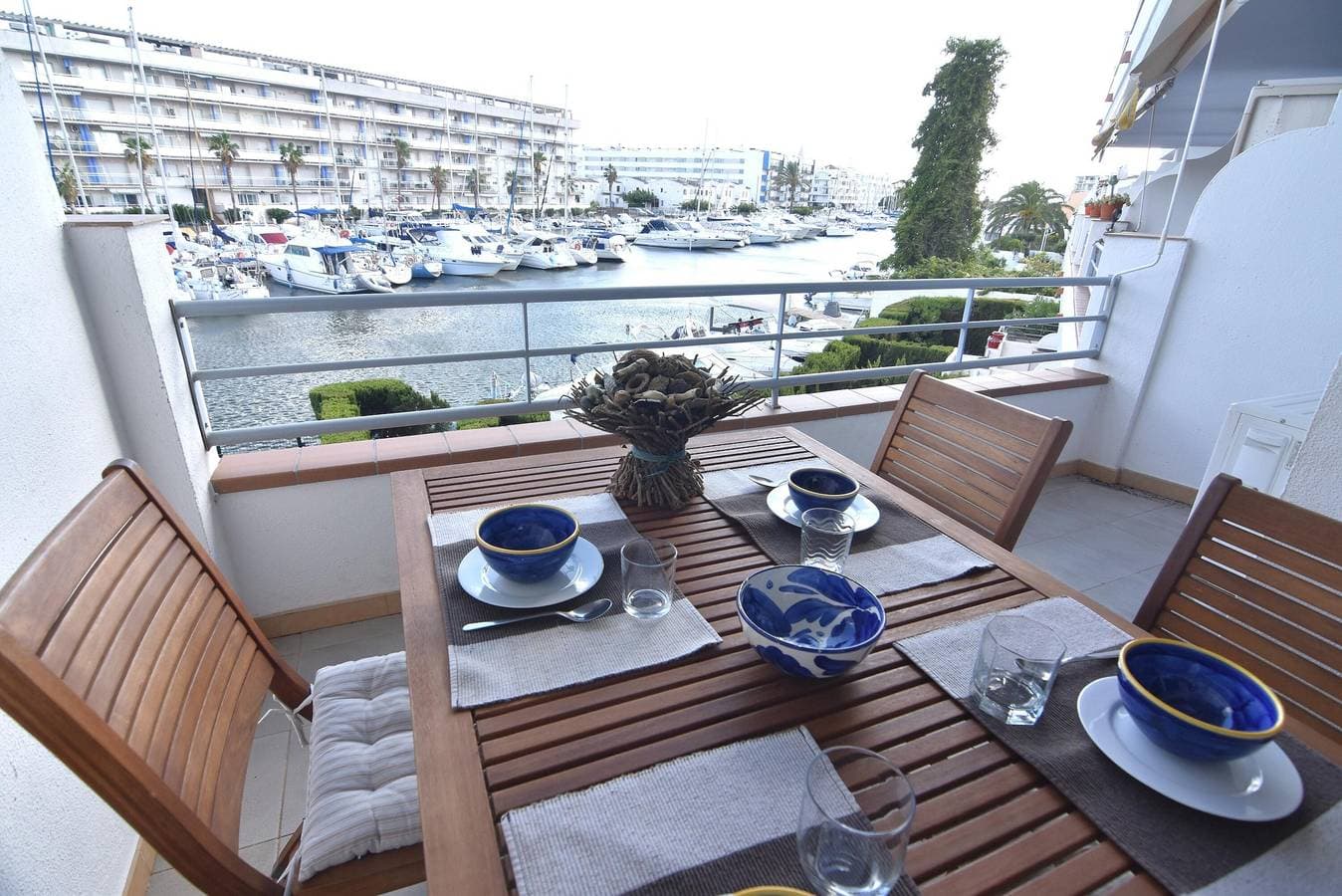 Foto 2 von 26: Gemütliche Wohnung mit Terrasse und Kanalblick, in der Nähe des Strandes in Roses, Costa Brava.