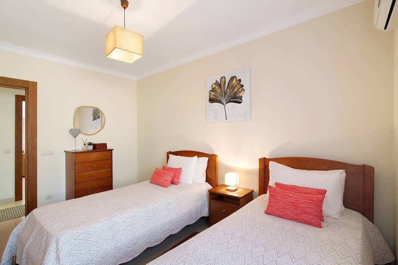 Foto 7 von 23: Ferienwohnung 'Condomínio Quinta Do Vale' mit Gemeinschaftspool, WLAN und Klimaanlage