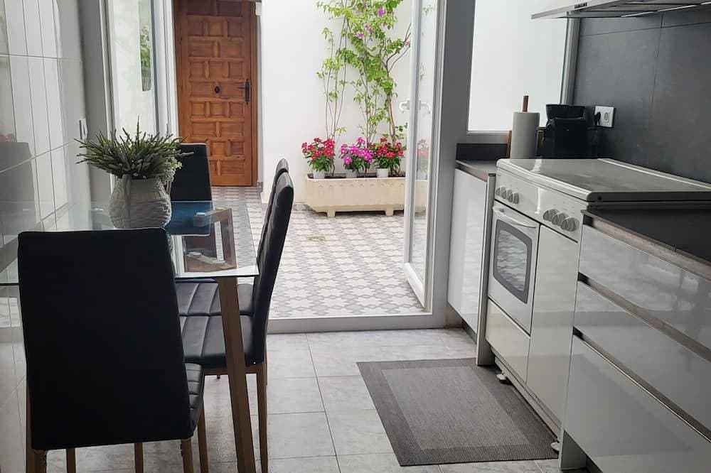 Foto 12 von 24: Rural tourist apartment with spa area. Main Square. Pb. Sant Jordi