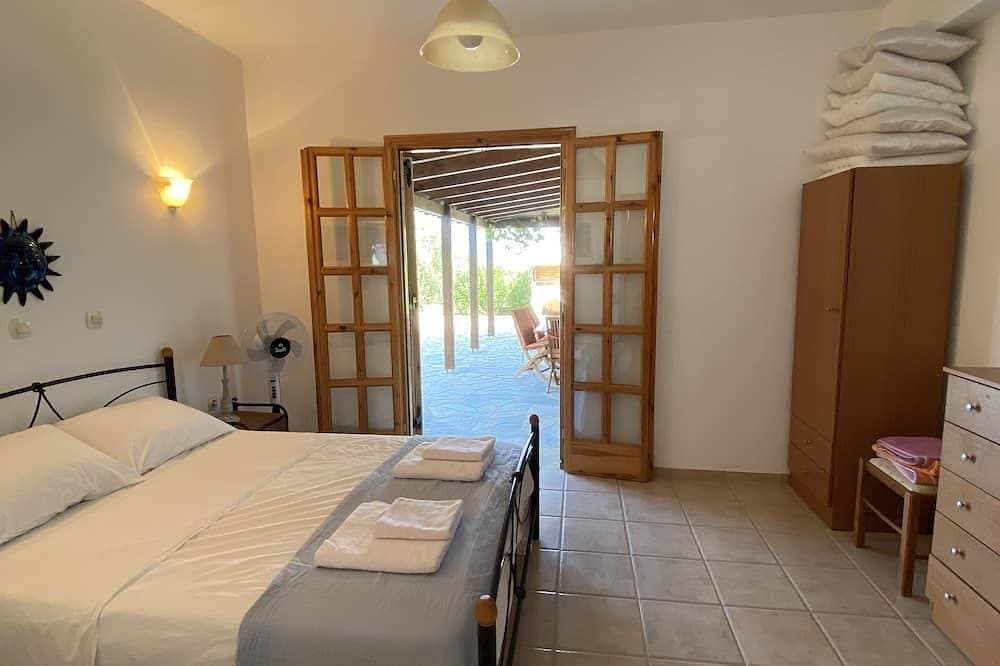 Foto 3 von 30: Quiet 2 bedroom air-conditioned villa with private pool, patio and roof terrace