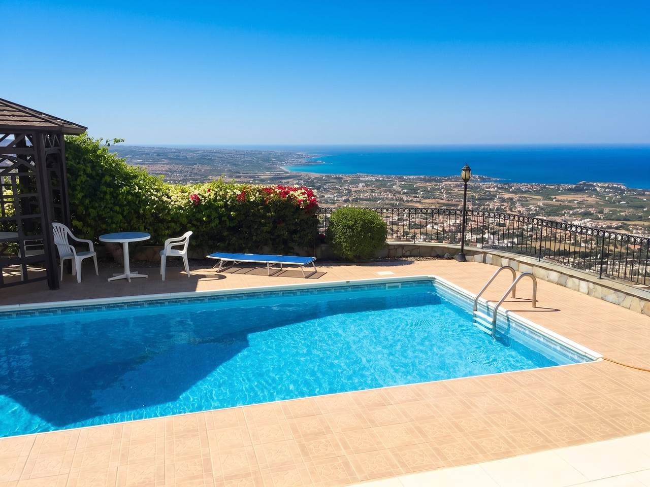Foto 13 von 36: Peyia Villa mit Meerblick, privatem Pool und Garten
