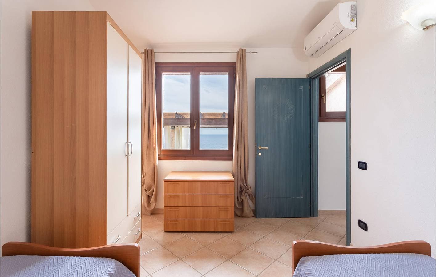 Foto 12 von 27: Apartment mit Meerblick, Parkplatz, Küche und Strand in der Nähe