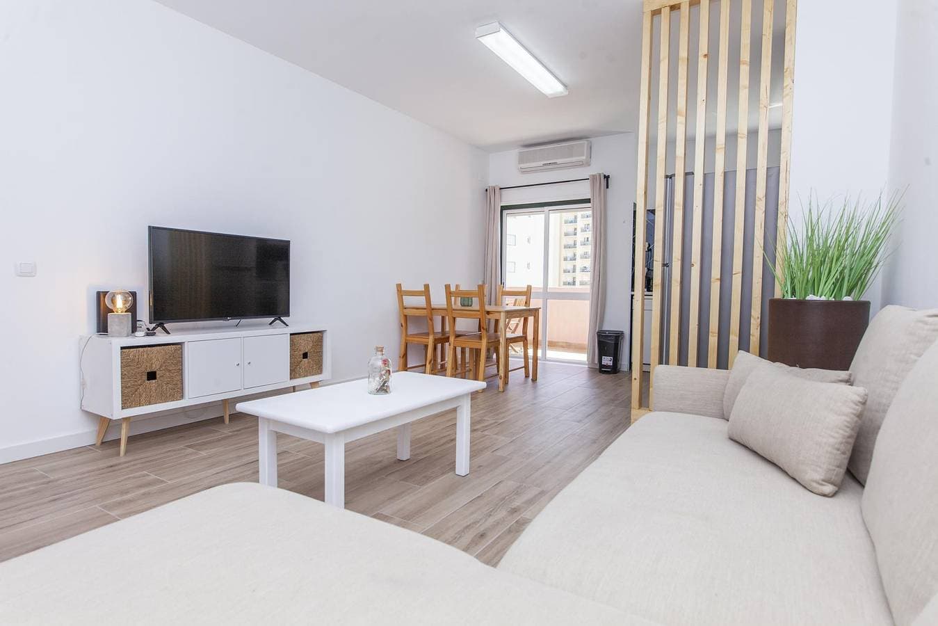 Foto 5 von 34: Ferienwohnung für 3 Personen mit Pool