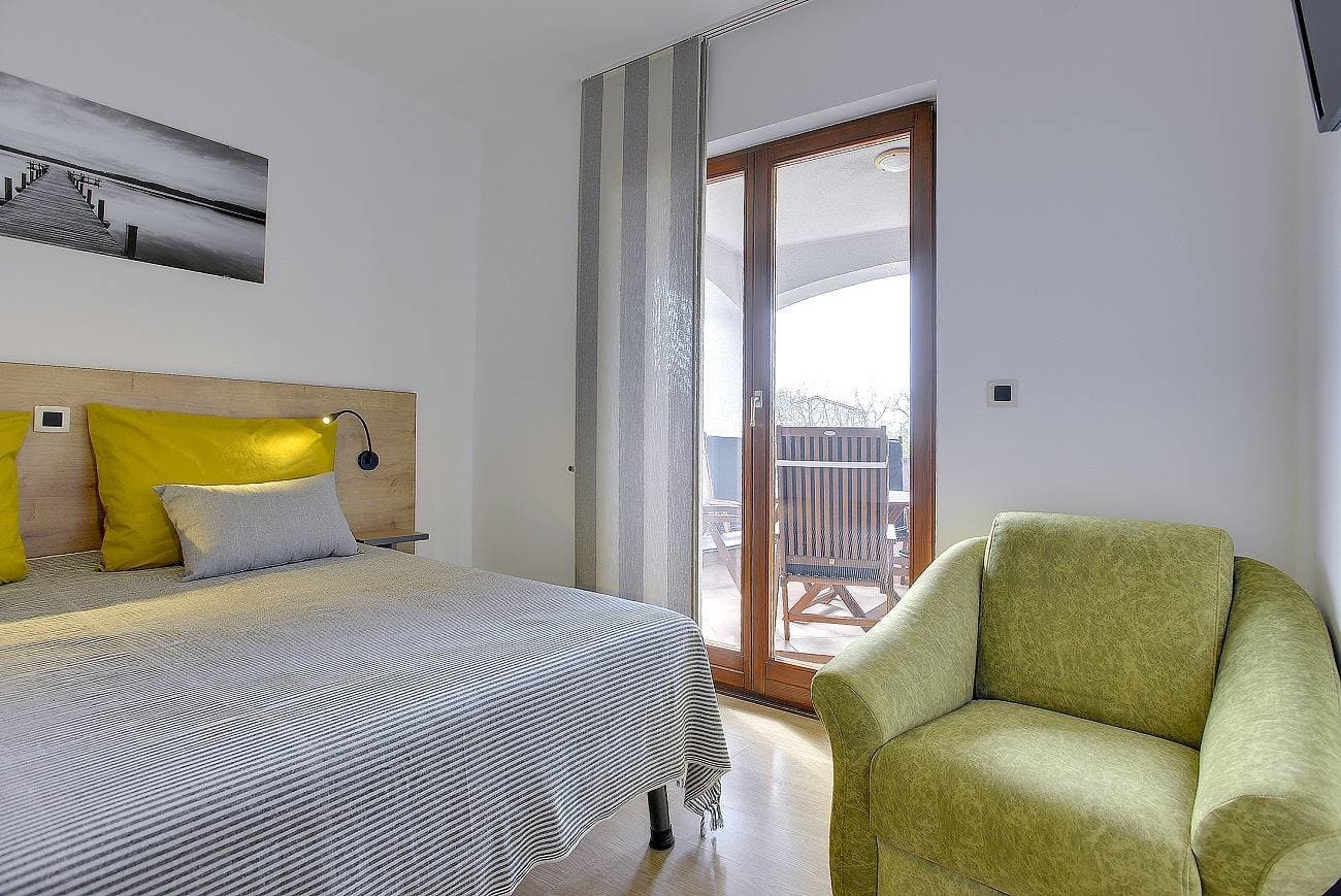 Foto 12 von 21: Neu renovierte Ferienwohnung mit Klima, WLAN, Waschmaschine, Tischfußball, Grill, Fahrräder und einem Kinderspielplatz