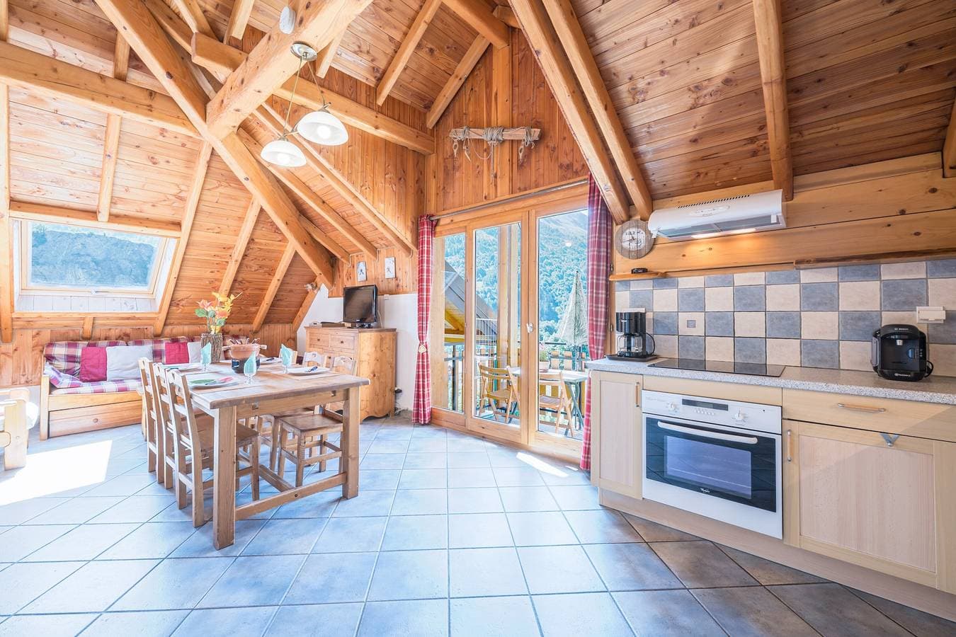 Foto 7 von 20: Chalet 'La Mouliniere 1' mit Bergblick, Balkon und Wi-Fi