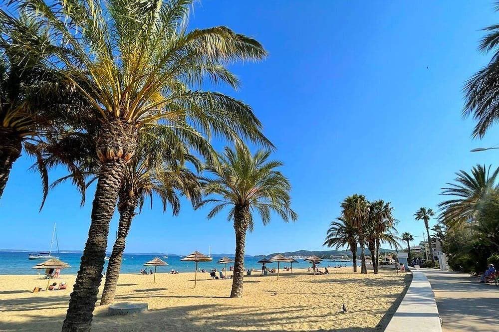 Foto 9 von 11: Prime location in The Lavandou, Studio to rent for 2 people, steps to the beach