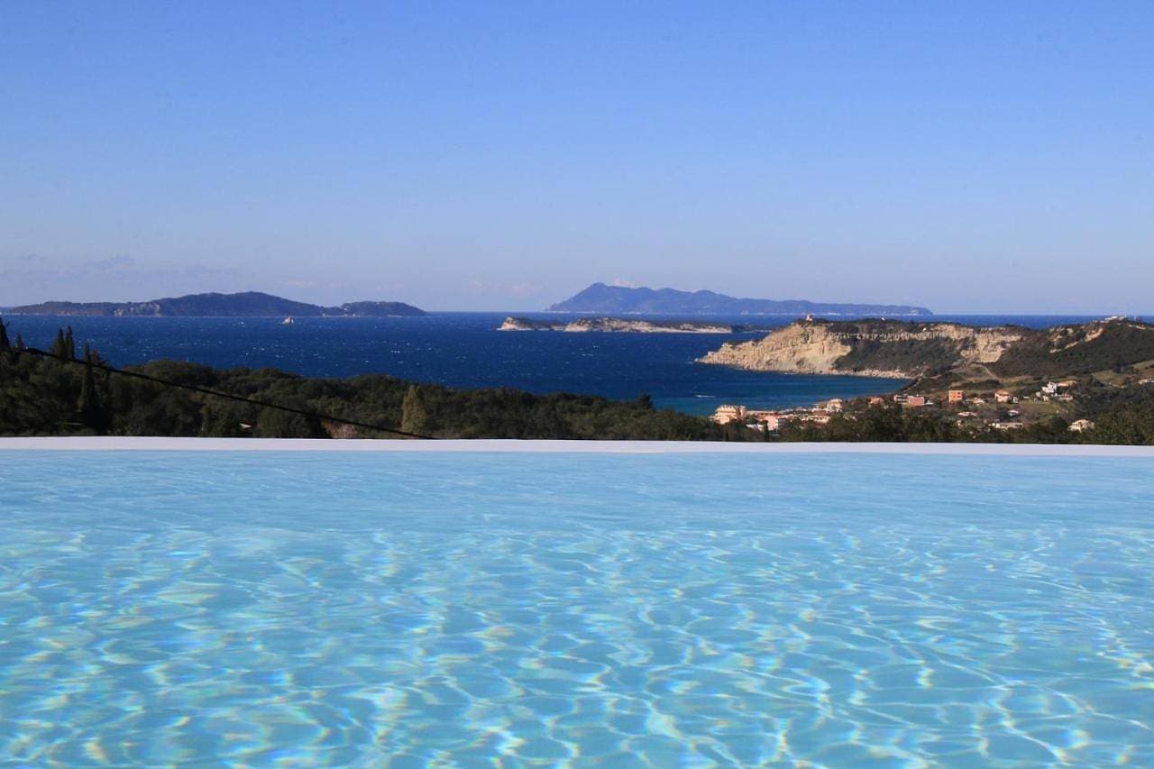 Foto 4 von 49: Villa with Private Pool