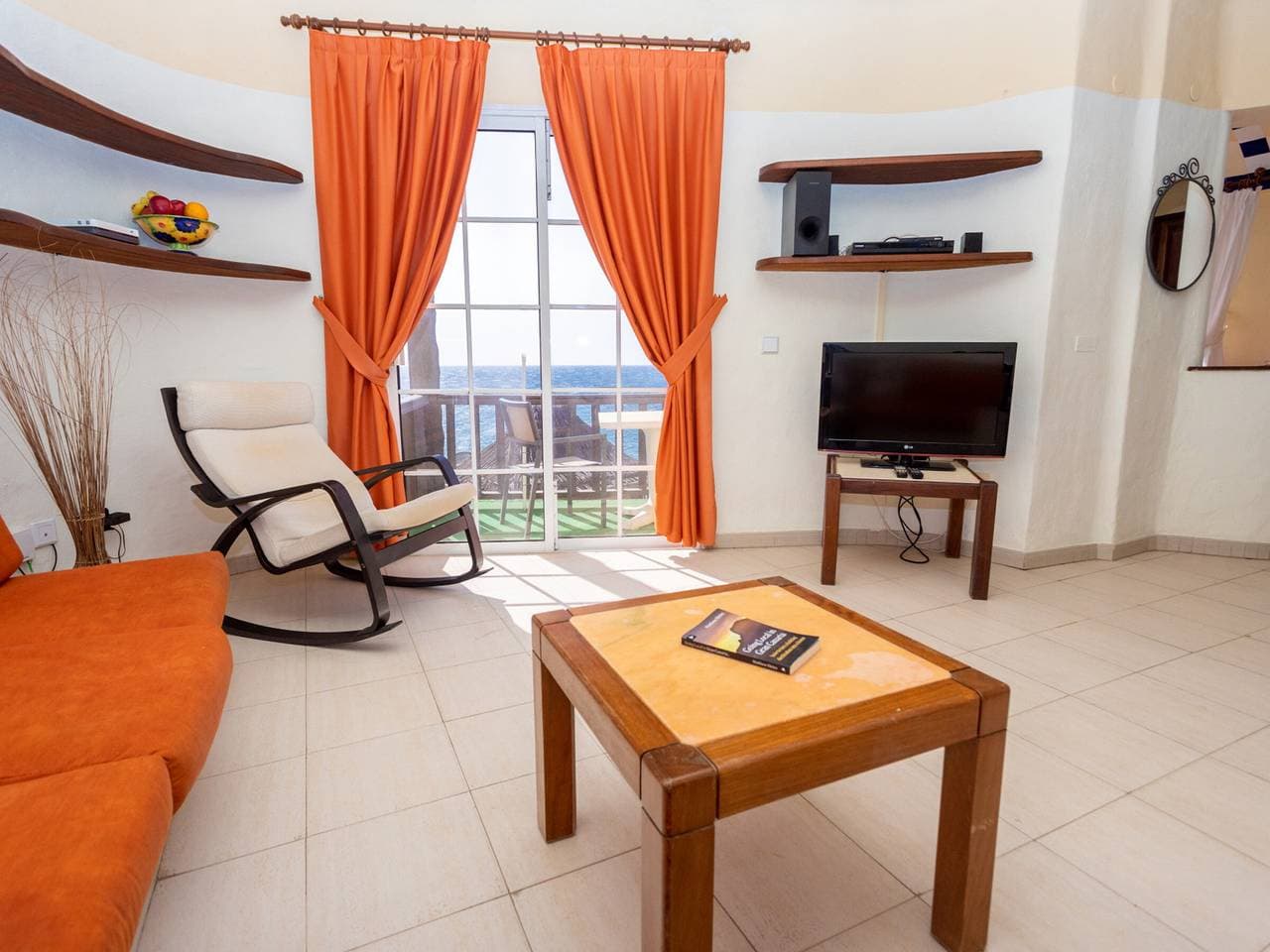 Foto 8 von 36: Ferienhaus mit 2 Schlafzimmern, Balkon und beheiztem Pool