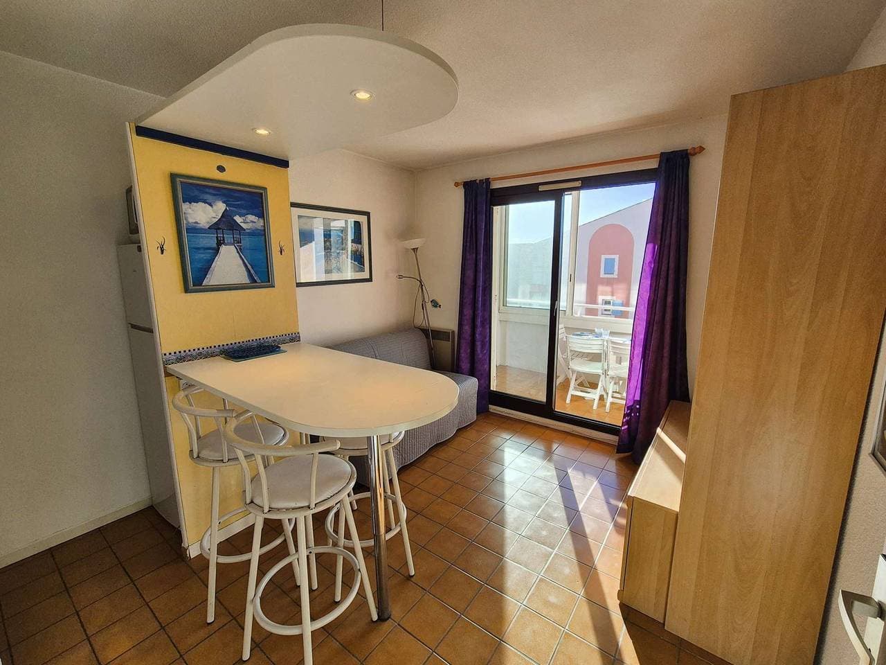 Foto 5 von 13: Apartment mit Meerblick in einem großen Anwesen mit Swimmingpool.