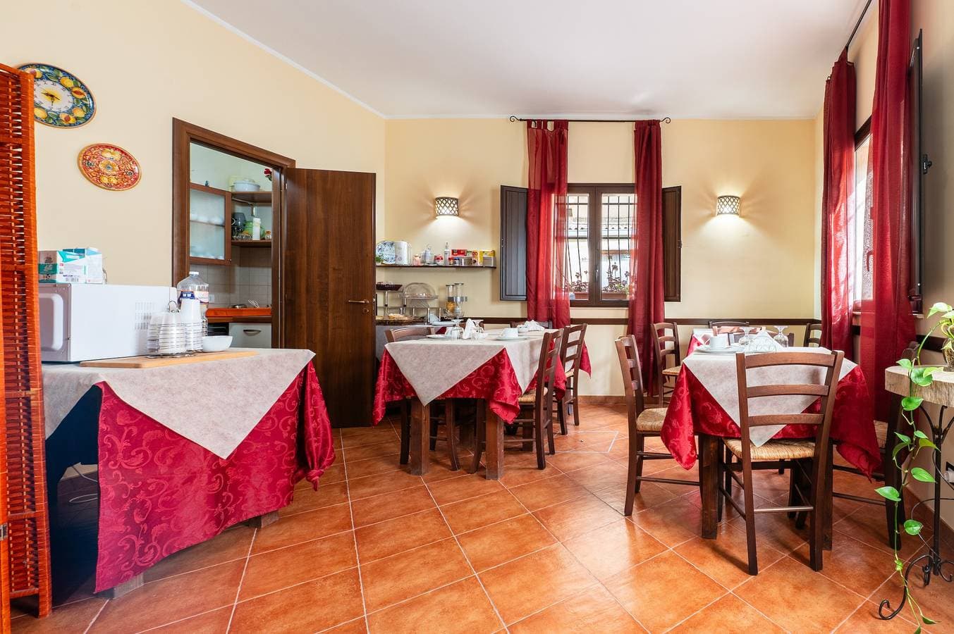 Foto 11 von 25: Zimmer 'B&B San Domenico – Comfort Doppelzimmer' mit Balkon, WLAN und Klimaanlage